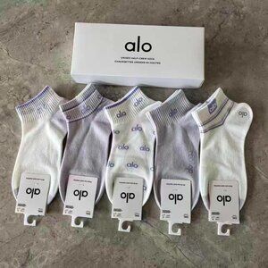 A39- ALO Yoga Women's Lavender & Ivory Logo Ankle Socks 5-Pair Box Set - NWT